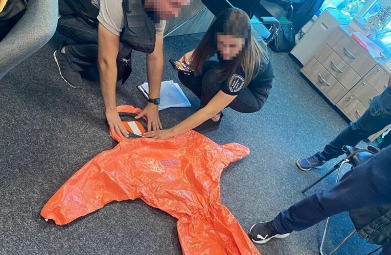 Вінницьку підприємицю викрили на схемі із захисними костюмами ДСНС