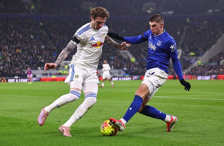 Віталій Миколенко з перших хвилин у грі Евертона