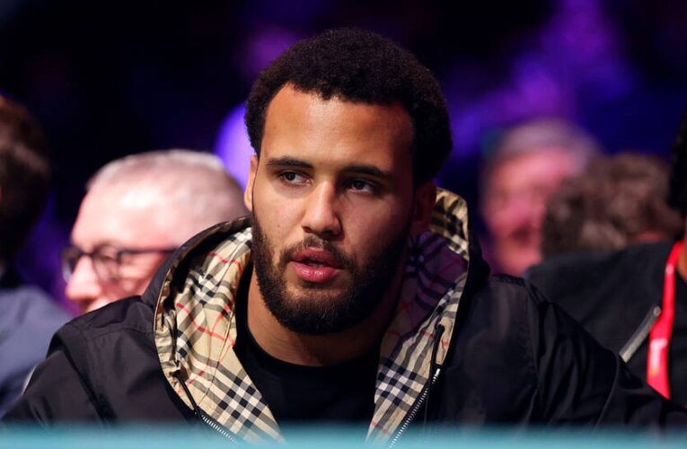 Вордлі чи Дюбуа? Ітаума передбачив результат британського протистояння