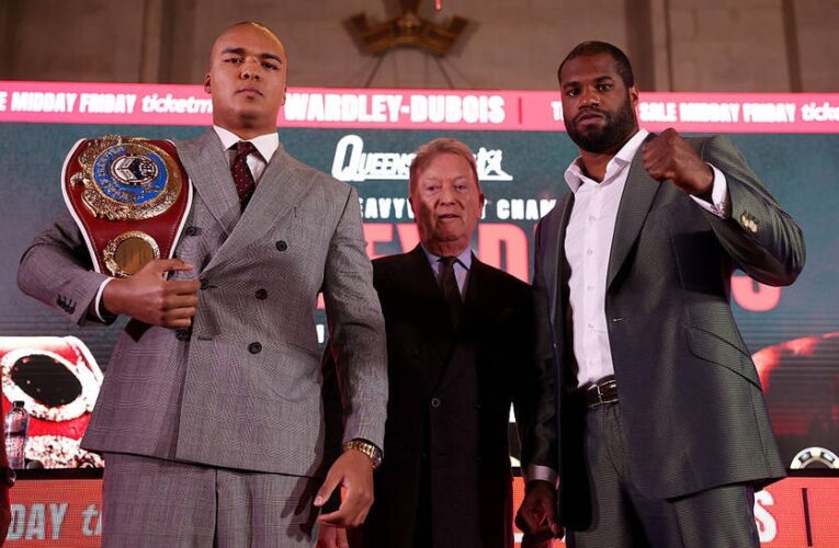 Вордлі виставив Дюбуа кулак, а той спасував