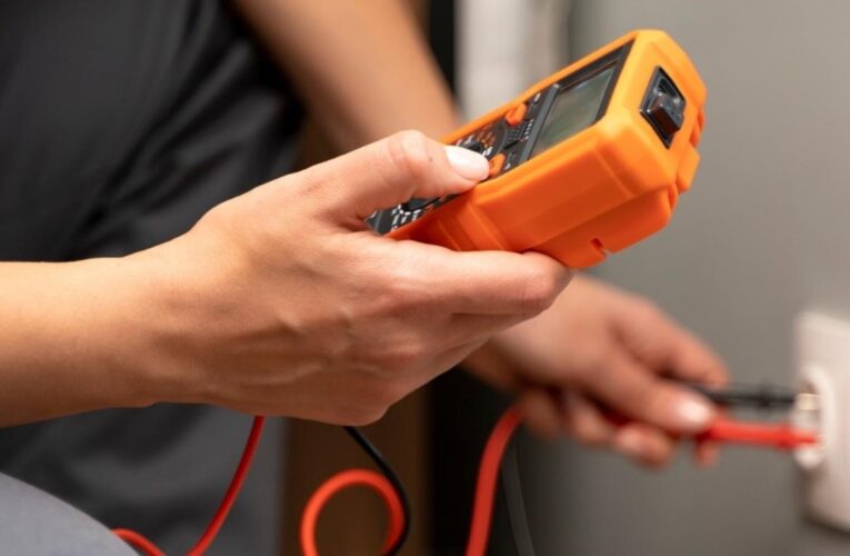 Як виміряти напругу в розетці в домашніх умовах