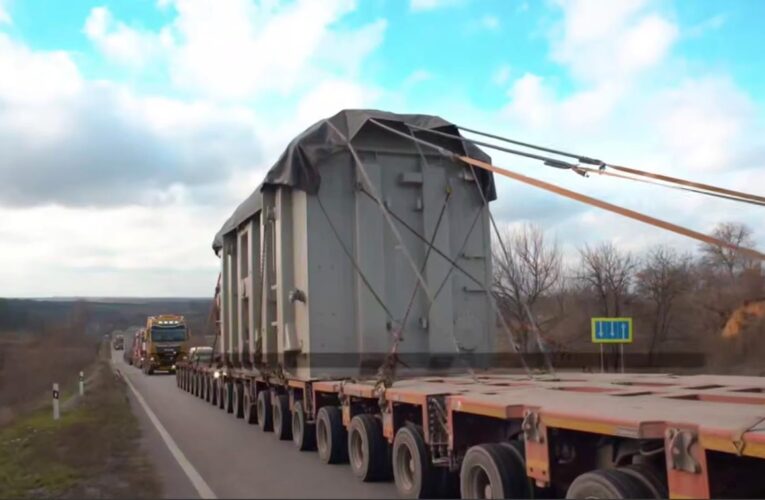 Японія передала Україні три потужні трансформатори