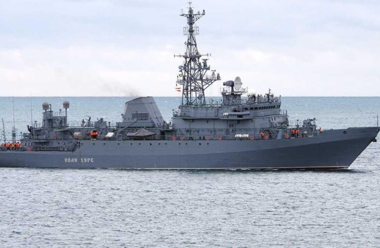 З’явились фото підбитого у Севастополі корабля РФ