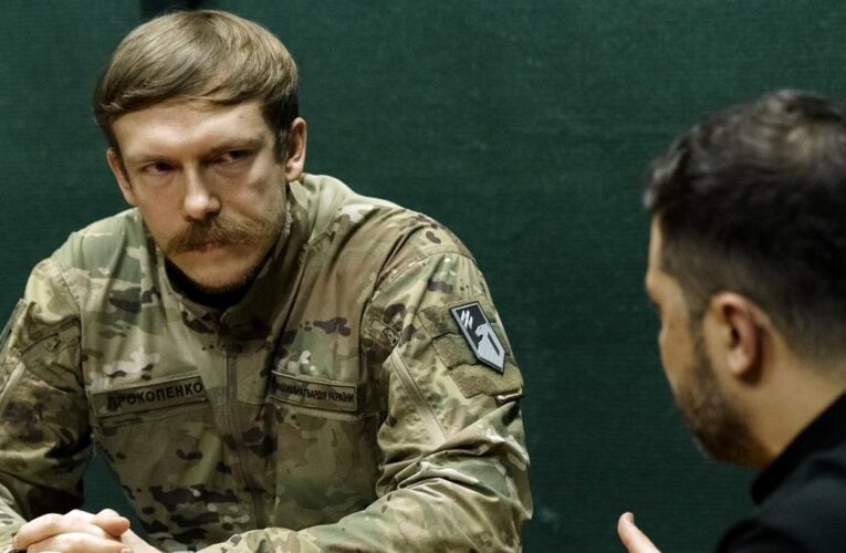 Зеленський підвищив у званні командра корпусу Азов