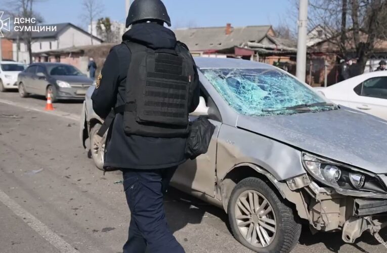 росіяни завдали прицільного удару БпЛА по проїзній частині однієї з вулиць Сум