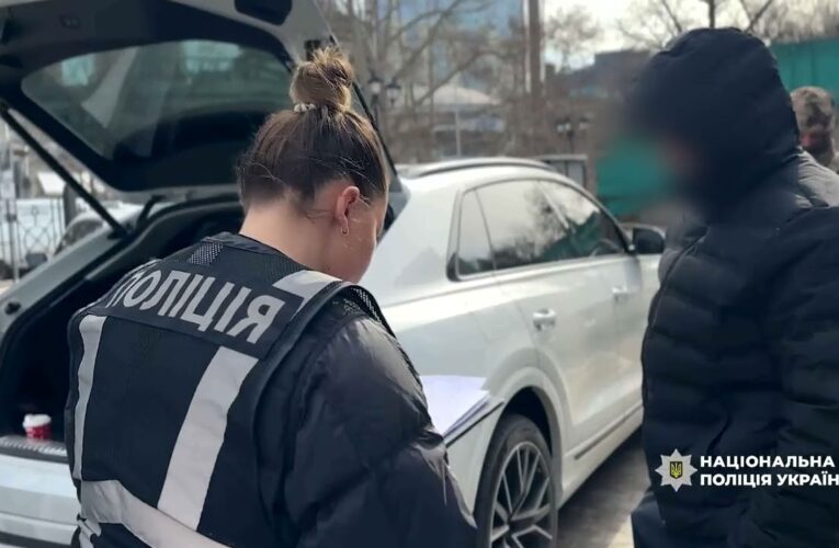 Торгували посвідченнями: в Одесі поліція викрила представників громадської організації