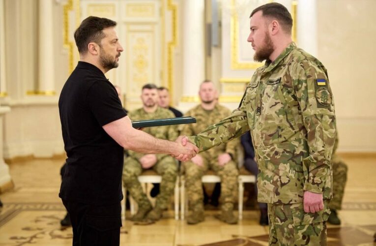 Володимир Зеленський вручив державні нагороди з нагоди Дня українського добровольця