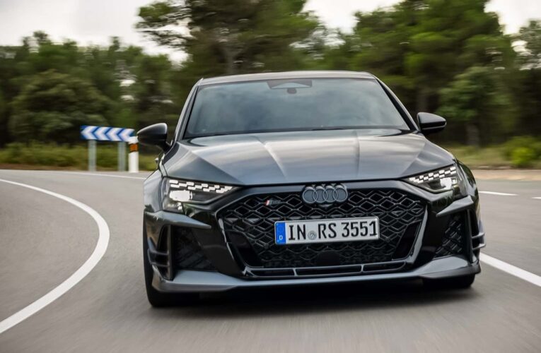 Audi представила лімітований RS3 на ювілей знаменитого двигуна бренду