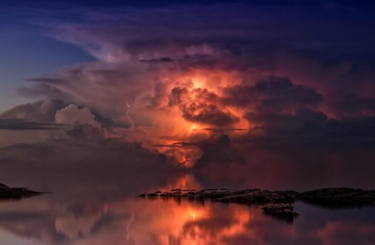 Березневі магнітні бурі: коли Земля “втратить спокій” і як уберегтися