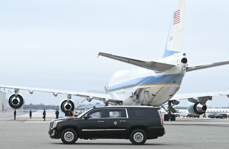 Біля літака Трампа помітили невідомий дрон