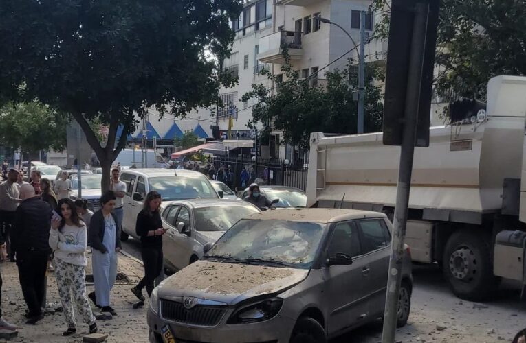 Частини іранської ракети впали під посольством України в Ізраїлі