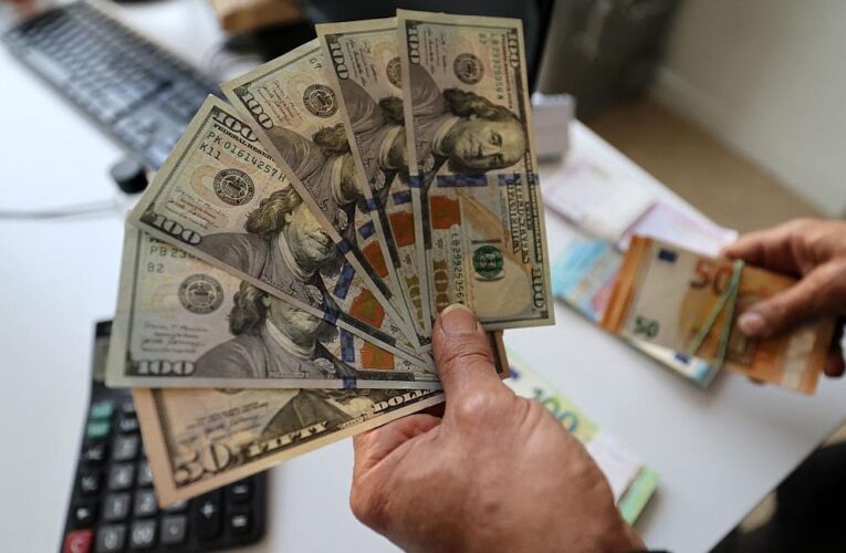 Долар і євро подешевшали в обмінниках