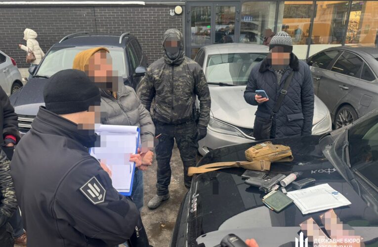 Фіктивна служба за $13 тис.: затримано посередника