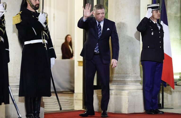 Фіцо допустив блокування кредиту для України