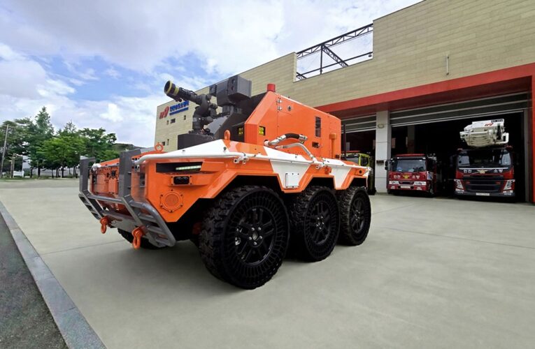 Hyundai створила робота-пожежника, який працює при температурі до 760&deg;C