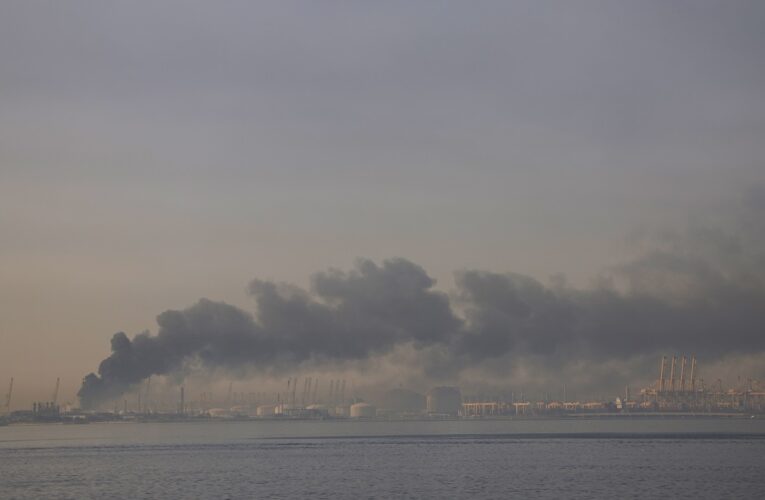 Іран влучив у судно в Дубаї: є ризик розливу нафти