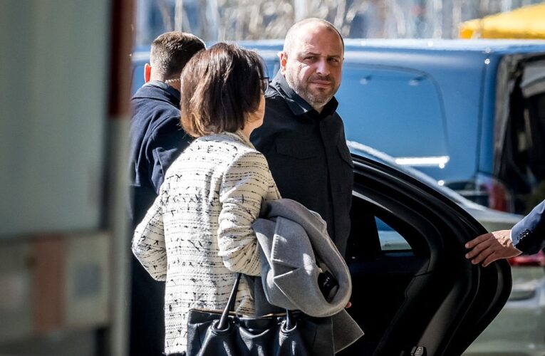 Кінець паузи в перемовинах. Делегація їде в США