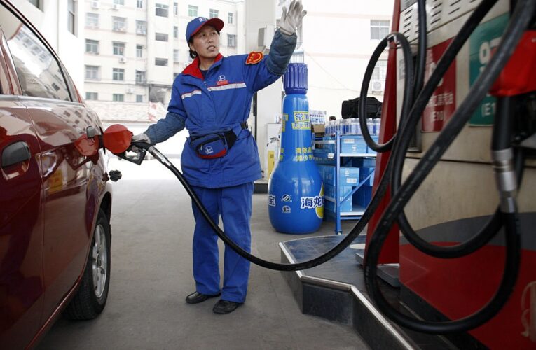 Китай наказав нафтопереробним заводам припинити експорт палива