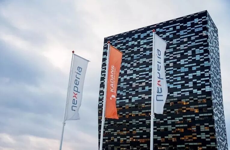 Китай попередив про ризик нової кризи чипів для автопрому