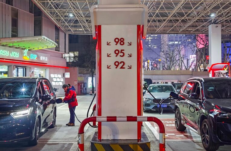 Китай запровадив регулювання цін на пальне
