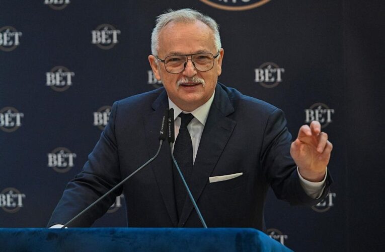 Київ передав Угорщині 35 тисяч тонн української нафти – ЗМІ