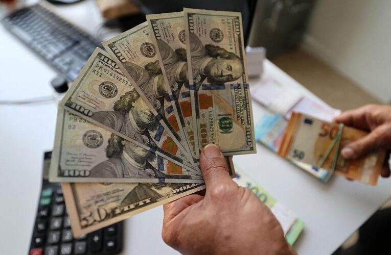 Курс долара злетів до нового рекорду в Україні