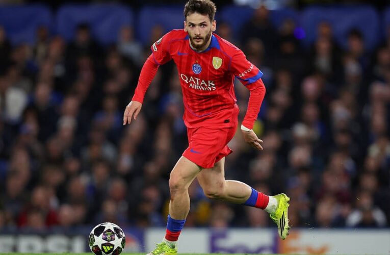 Кварацхелія зацікавив Арсенал, але у ПСЖ так само предметний інтерес