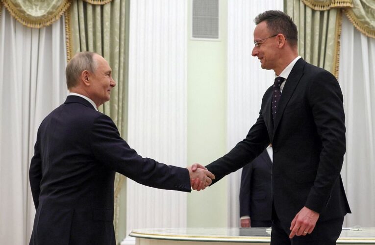 Маніпуляція полоном. Угорщина на поклоні перед РФ