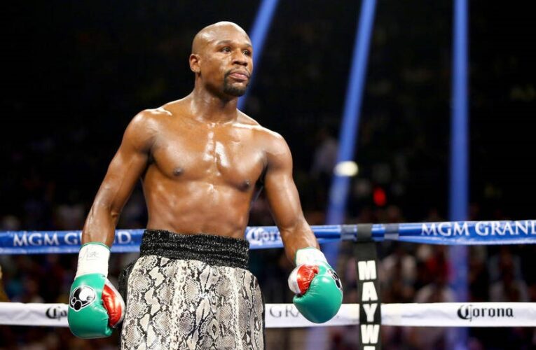 Мейвезер повторює шлях Усика, анонсувавши бій з кікбоксером