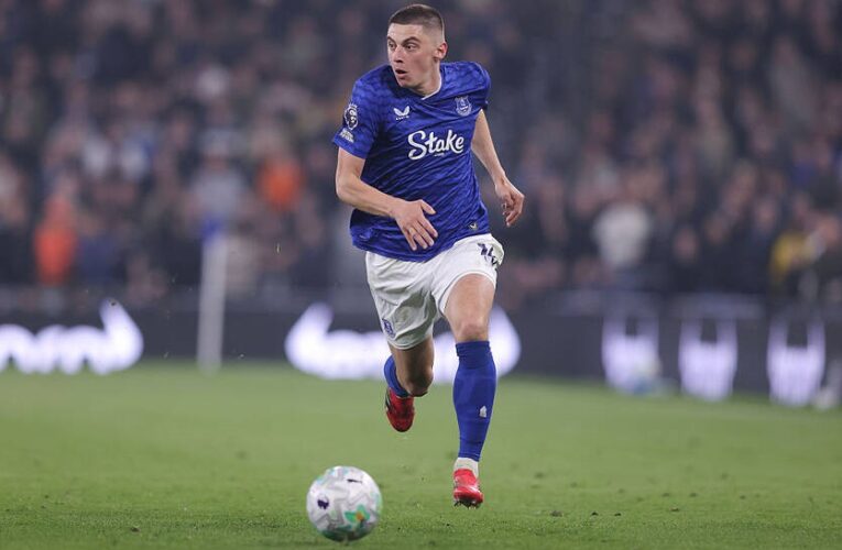 Миколенко заслуговує залишитися в Евертоні, вважають у клубі