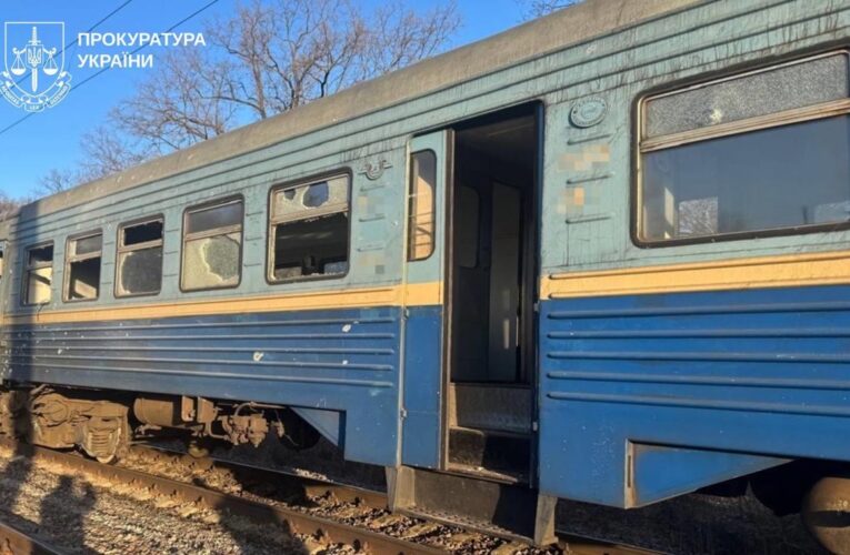 На Харківщині “шахед” атакував електричку, є постраждалі