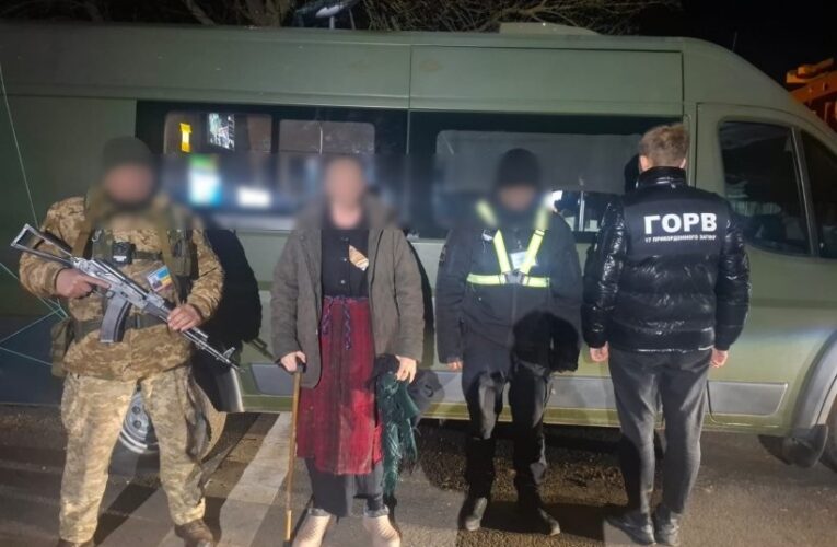 На Одещині жінка намагалась вивезти до Молдови чоловіка під виглядом бабусі