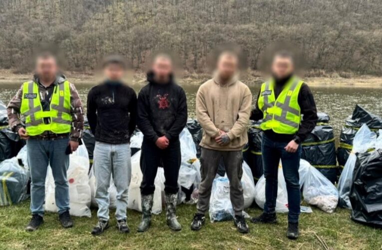 На Прикарпатті юнаки налагодили масштабне нарковиробництво