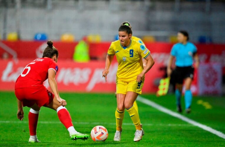 Нападниця Козлова серйозно травмувала коліно в матчі з Англією