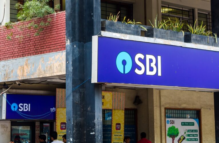 Найбільший банк Індії відмовляється від операцій з нафтою РФ