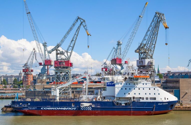 Найбільший оператор “тіньового флоту” РФ став збитковим після санкцій