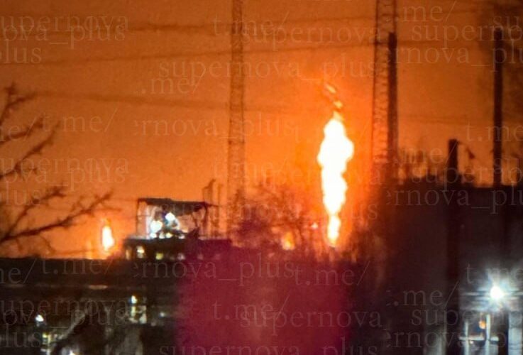 Низку міст РФ накрили вибухи, є влучання і пожежі