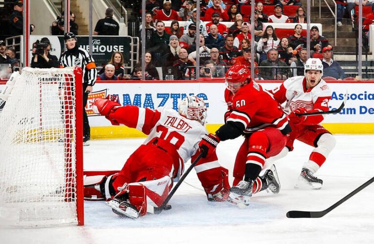 НХЛ: успіх Кароліни та Колорадо, фіаско Детройта