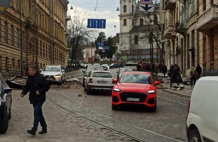 Обстріл Львова: є нові влучання, кількість постраждалих зросла