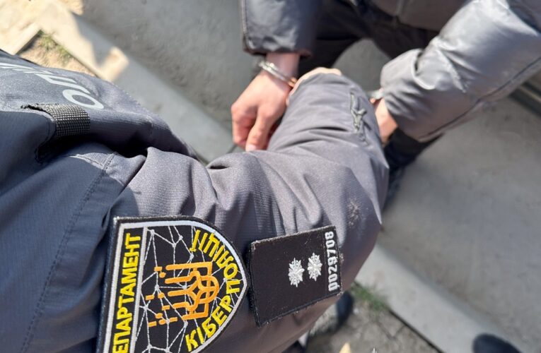 Одеські шахраї ошукували військових на продажу елітних авто