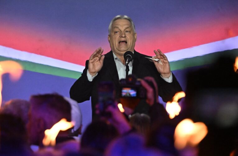 Орбан зчинив істерику через опозиційних мітингарів