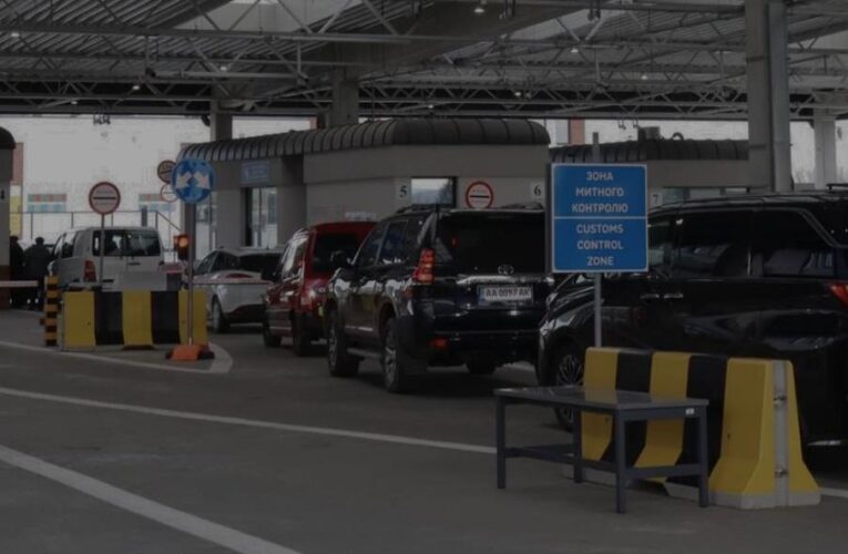 Перед Великоднем на кордоні України спостерігаються великі черги