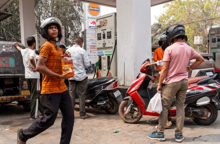 Перехід на “дистанційку”. Світ економить пальне