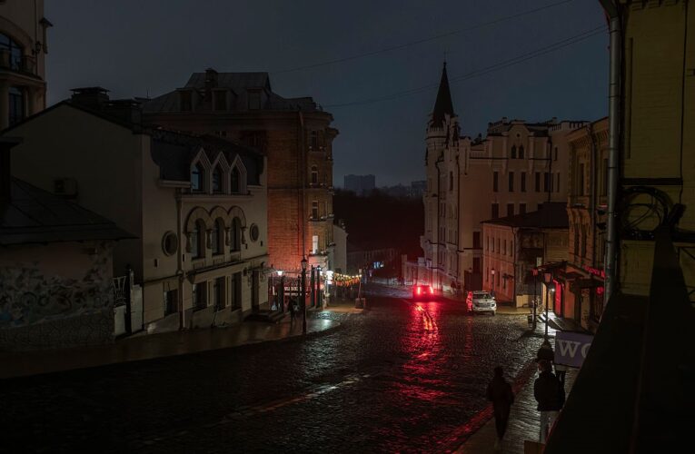 По всій Україні відновили відключення світла