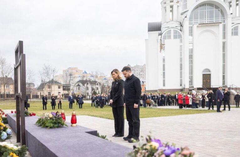 Подружжя Зеленських вшанувало пам’ять загиблих у Бучі