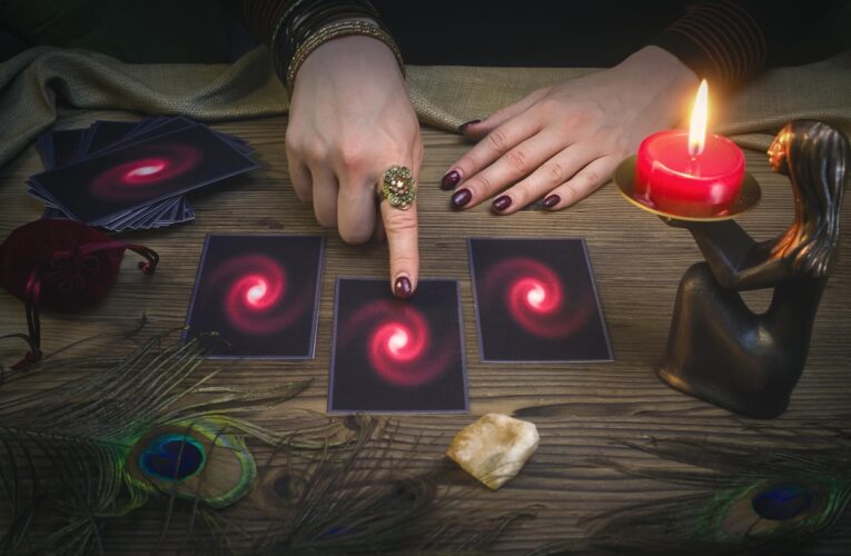 Половина росіян вірить у домовиків і ясновидців – опитування