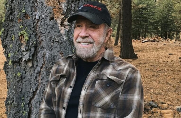 Помер легендарний актор Чак Норріс