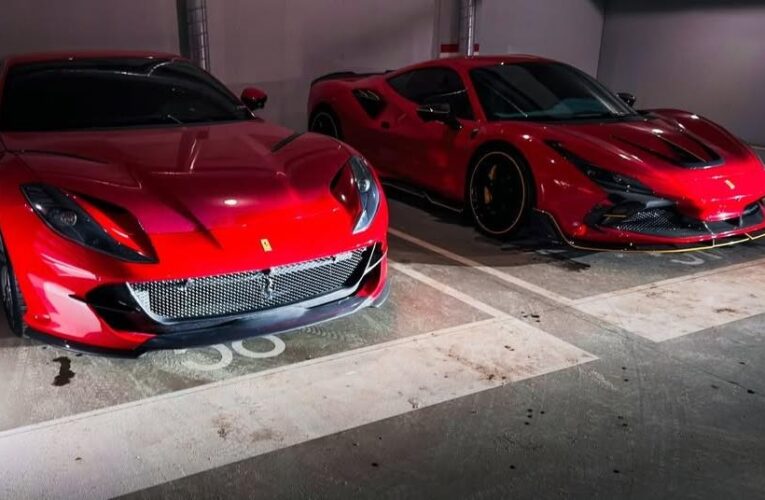 Понад $500 000. У Києві помітили паркінг з ексклюзивними Ferrari
