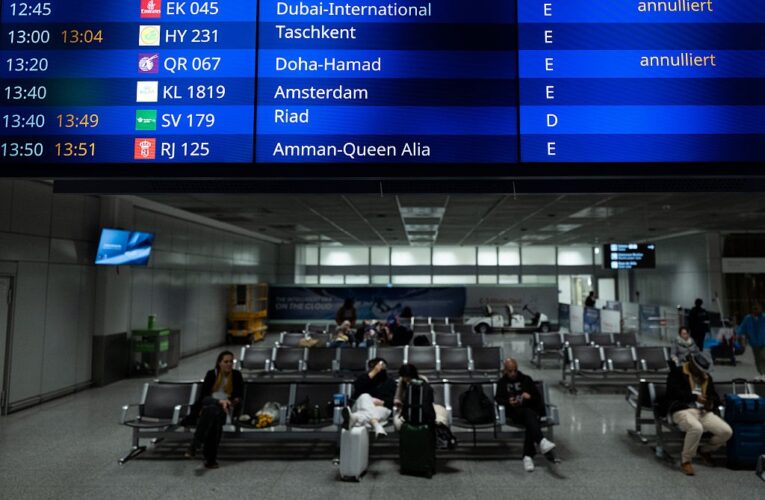 Повітряний простір шести країн Близького Сходу залишається закритим