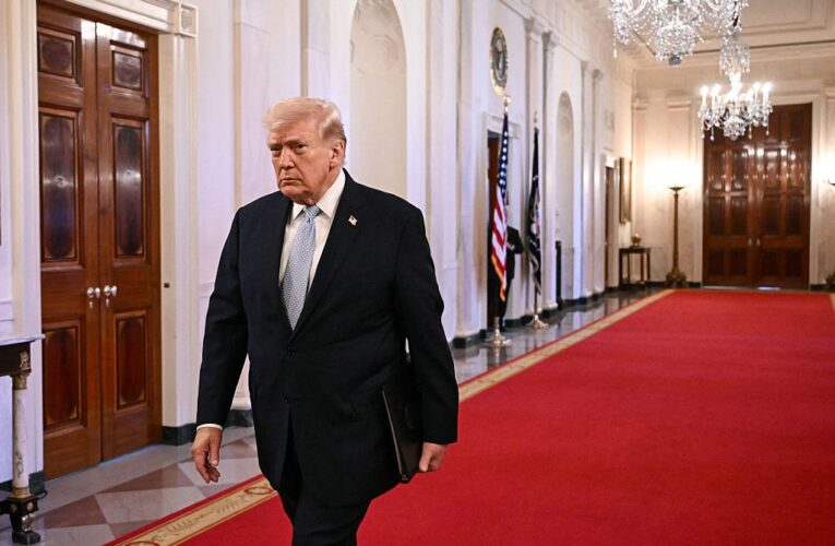 Рейтинг схвалення Трампа впав до найнижчого рівня